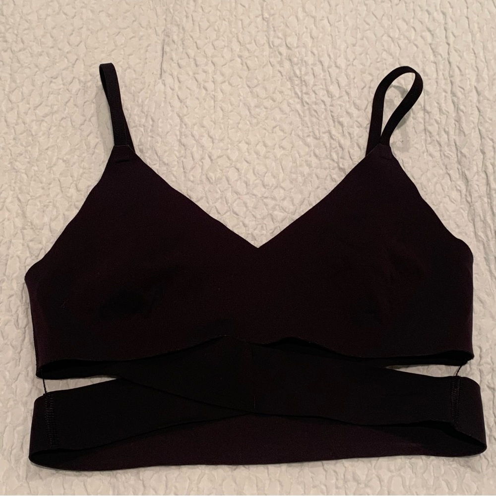 Lululemon Black Criss Cross Front Light Support Bra Strappy 6